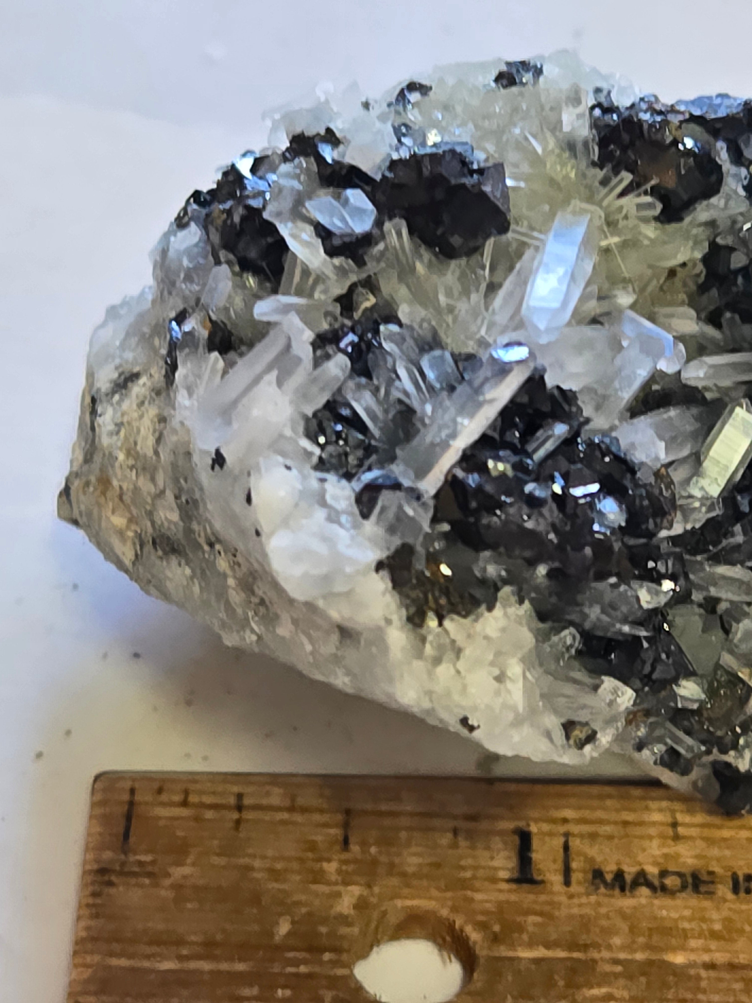 Tetrahedrite pyrite quartz