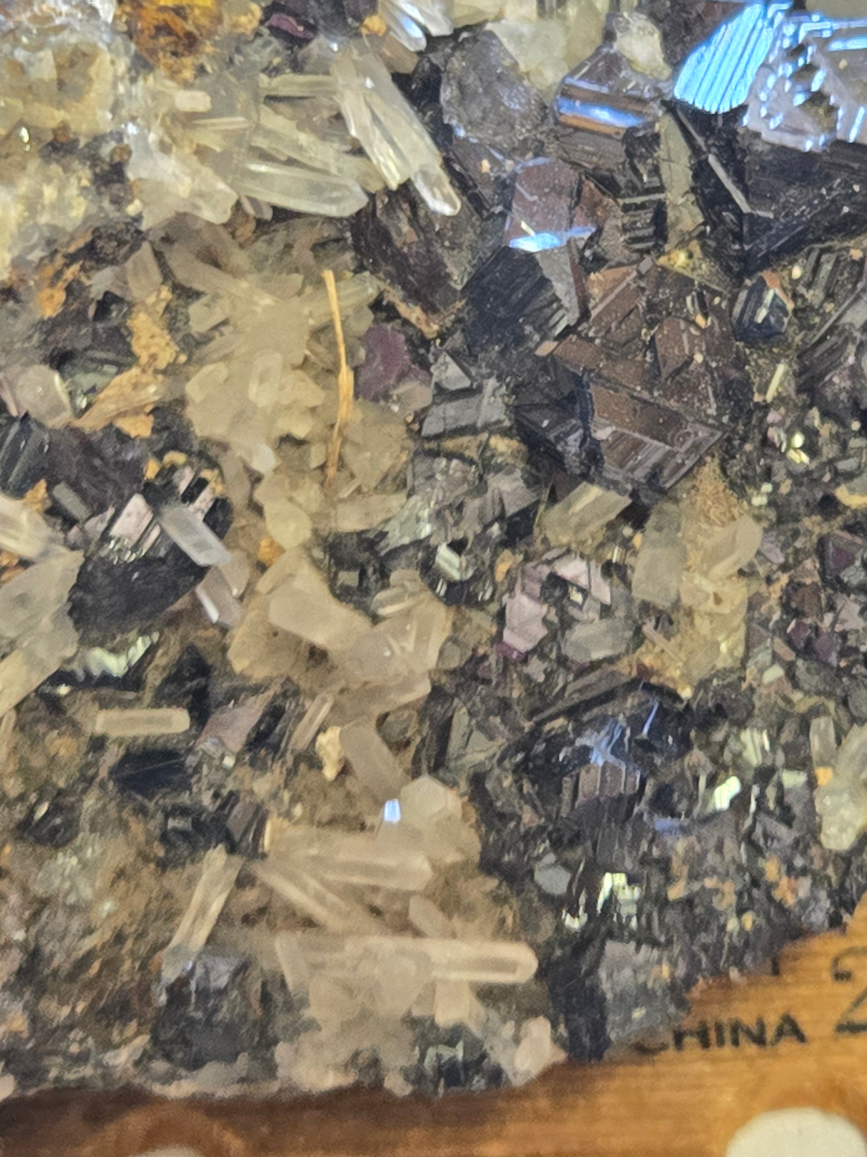 Tetrahedrite pyrite quartz
