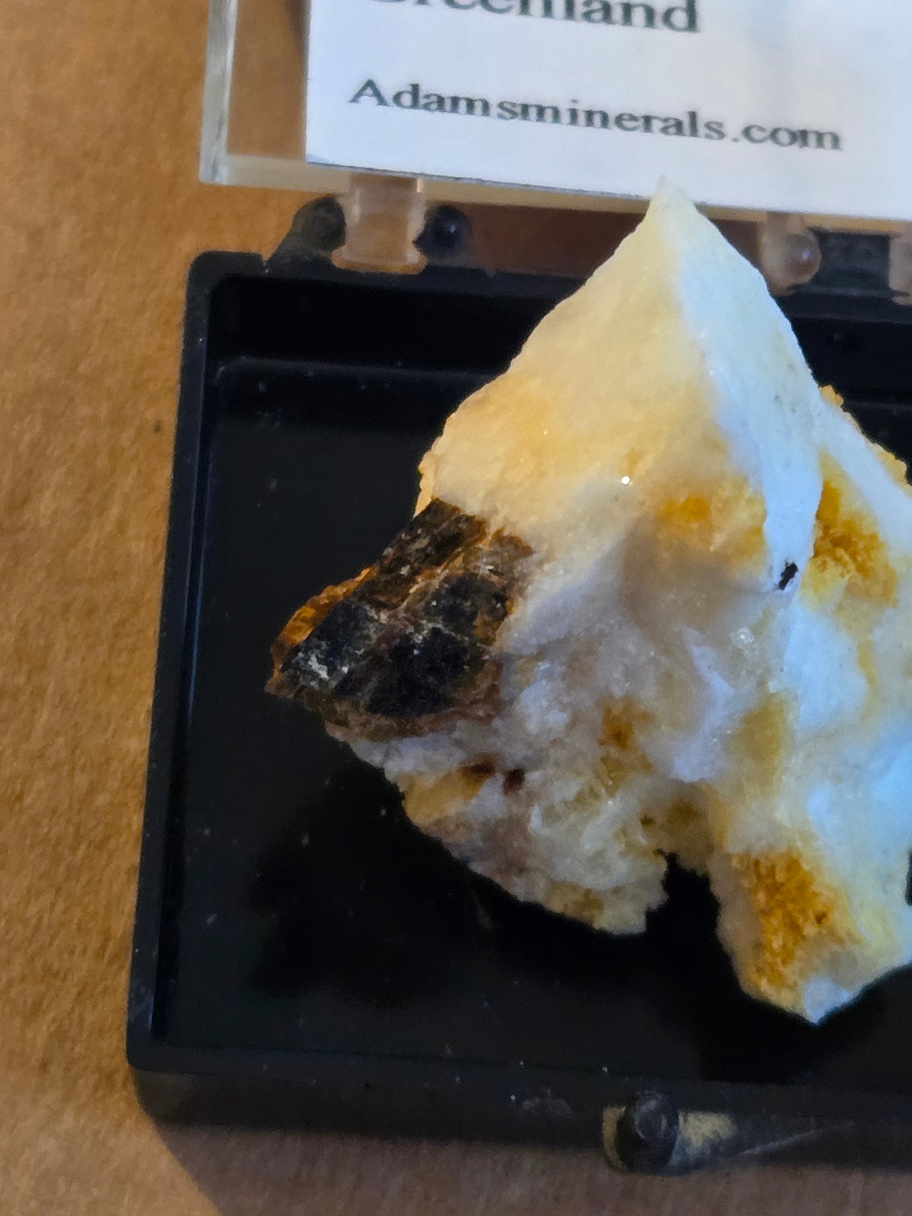 Thomsenolite with cryolite