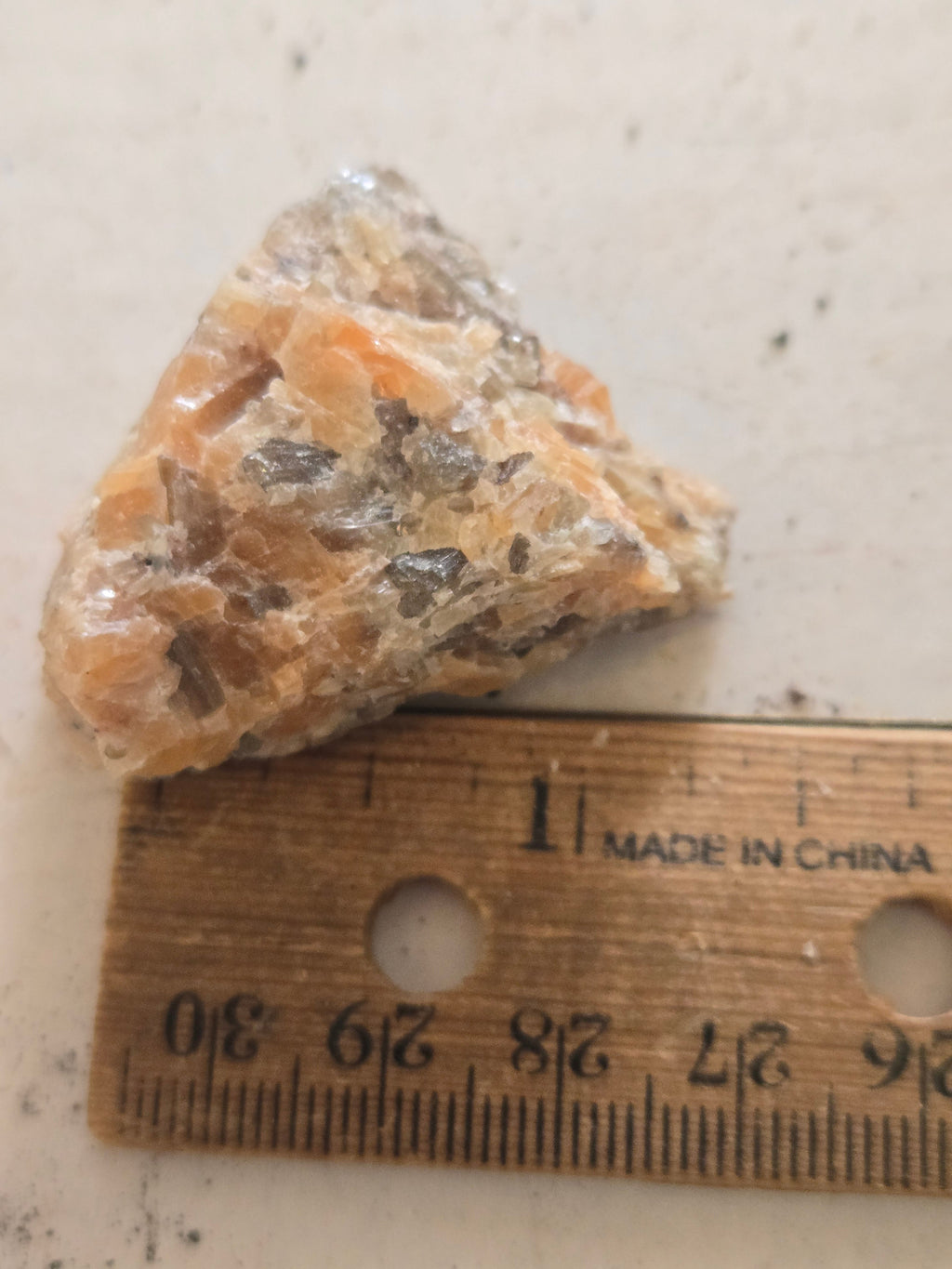 Thorianite with pyrochlore in calcite