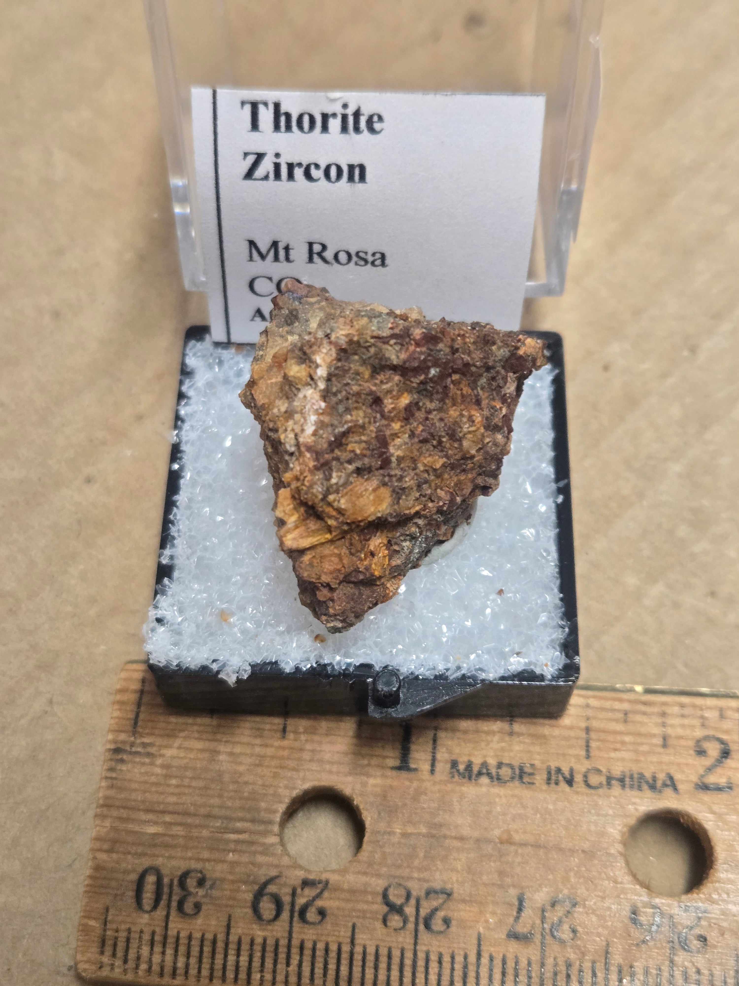 Thorite with zircon