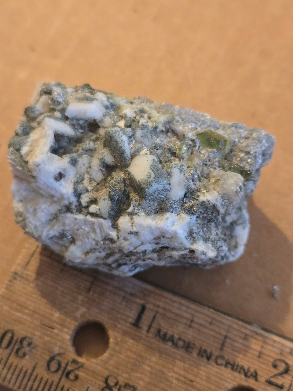 Titanite on albite