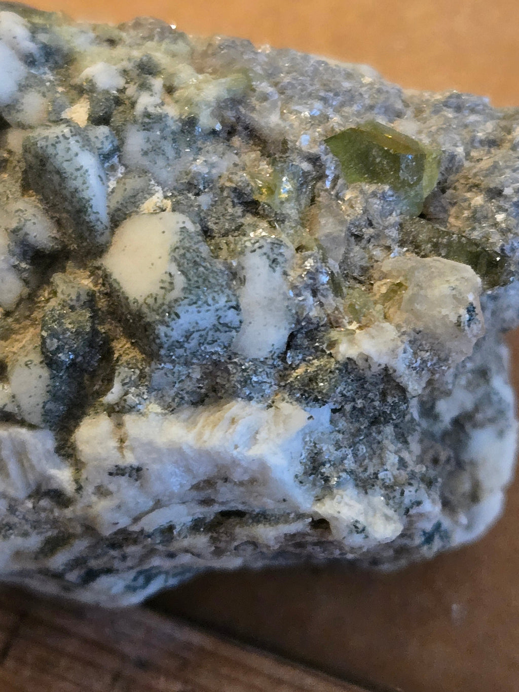 Titanite on albite