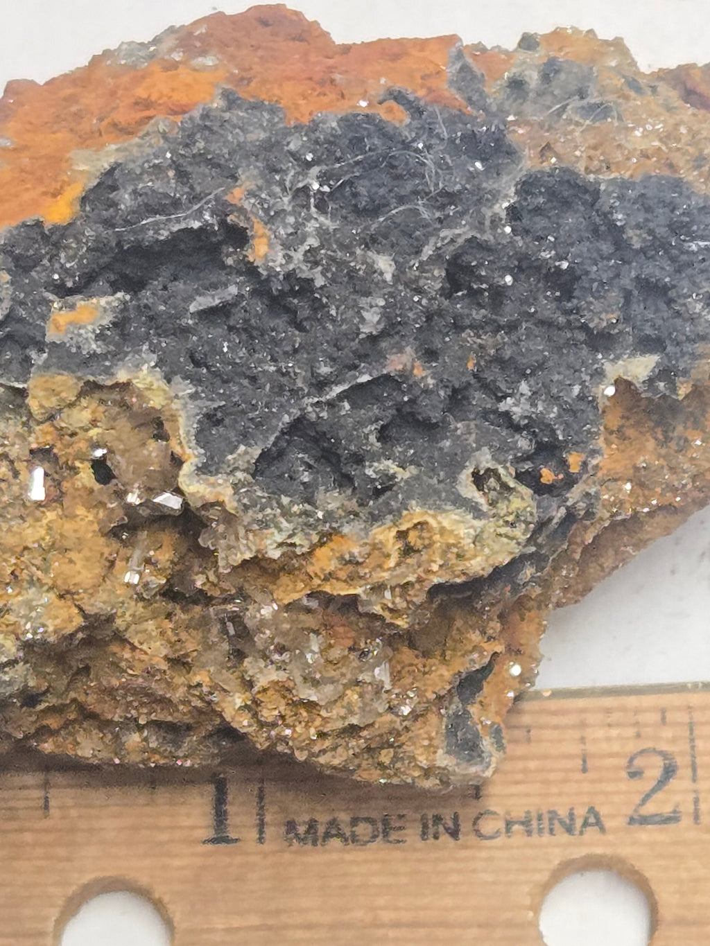 Tsumcorite with hemimorphite