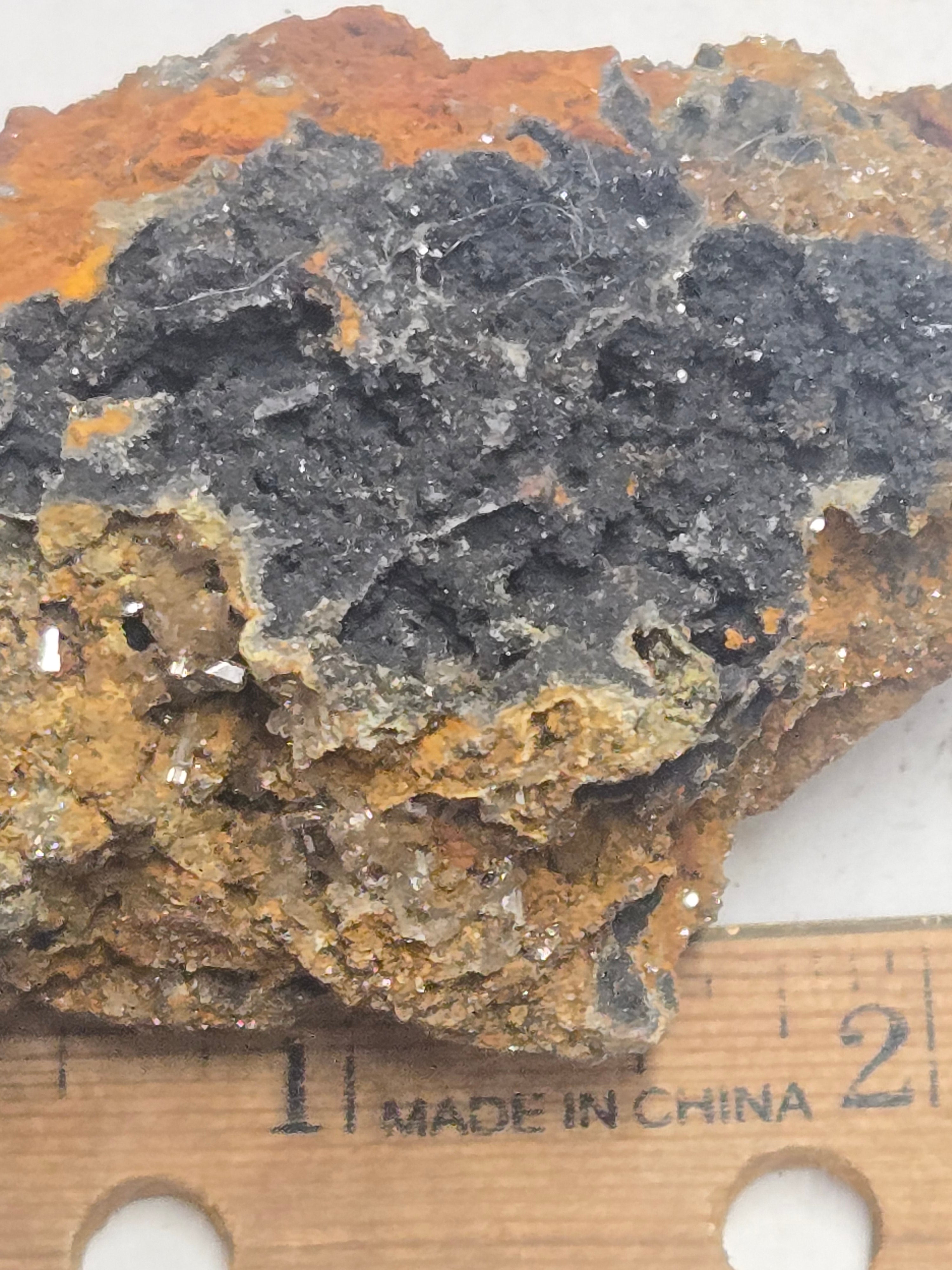 Tsumcorite with hemimorphite