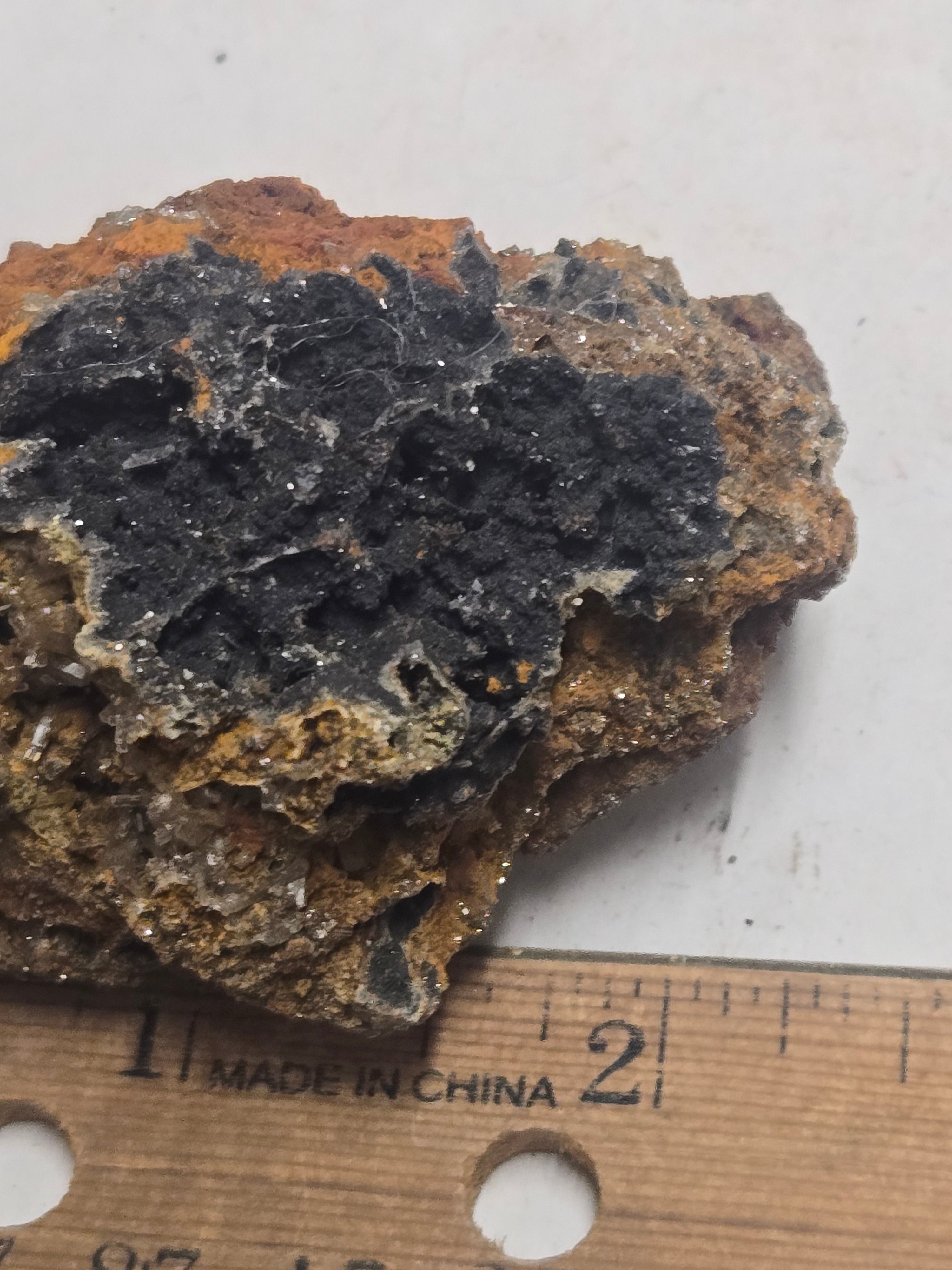 Tsumcorite with hemimorphite