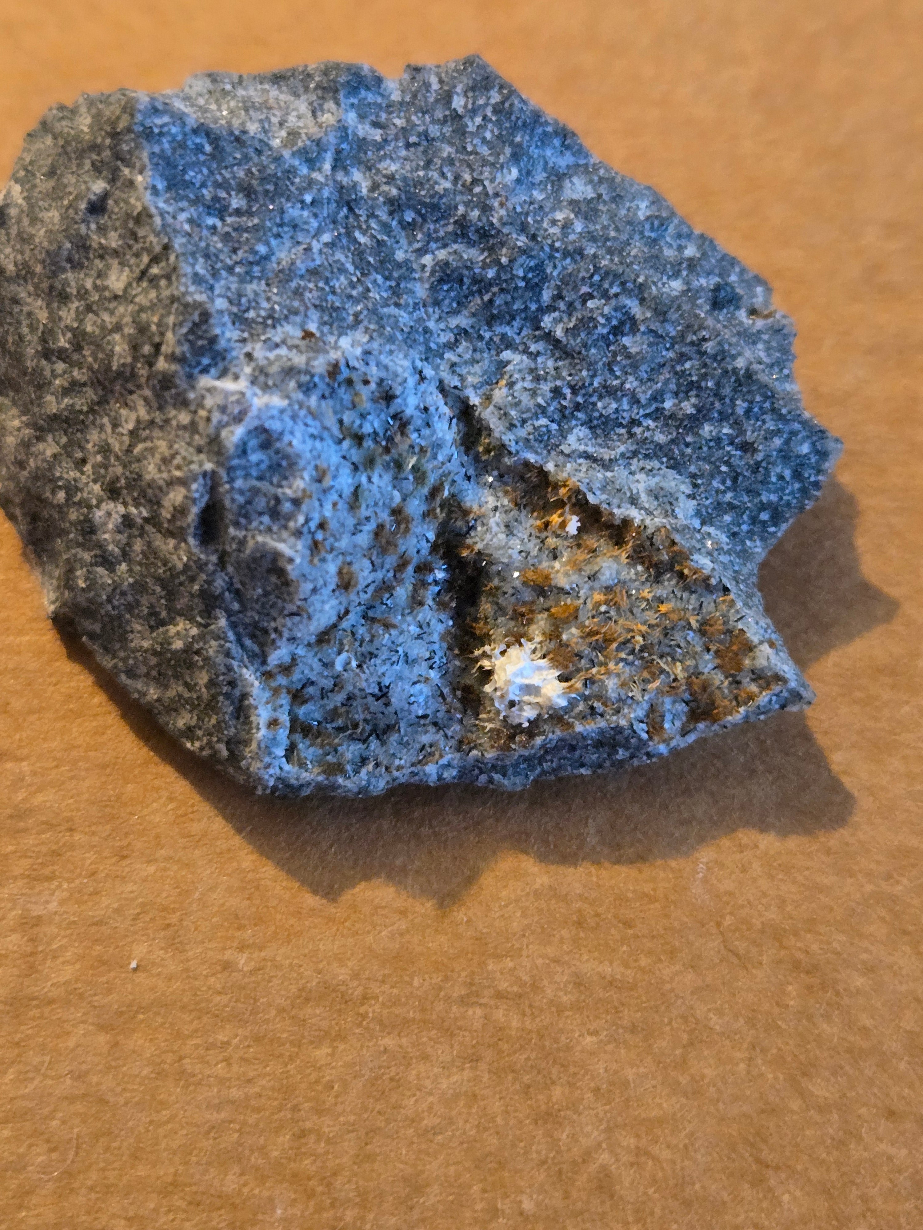 Tuperssuatsiaite with makatite