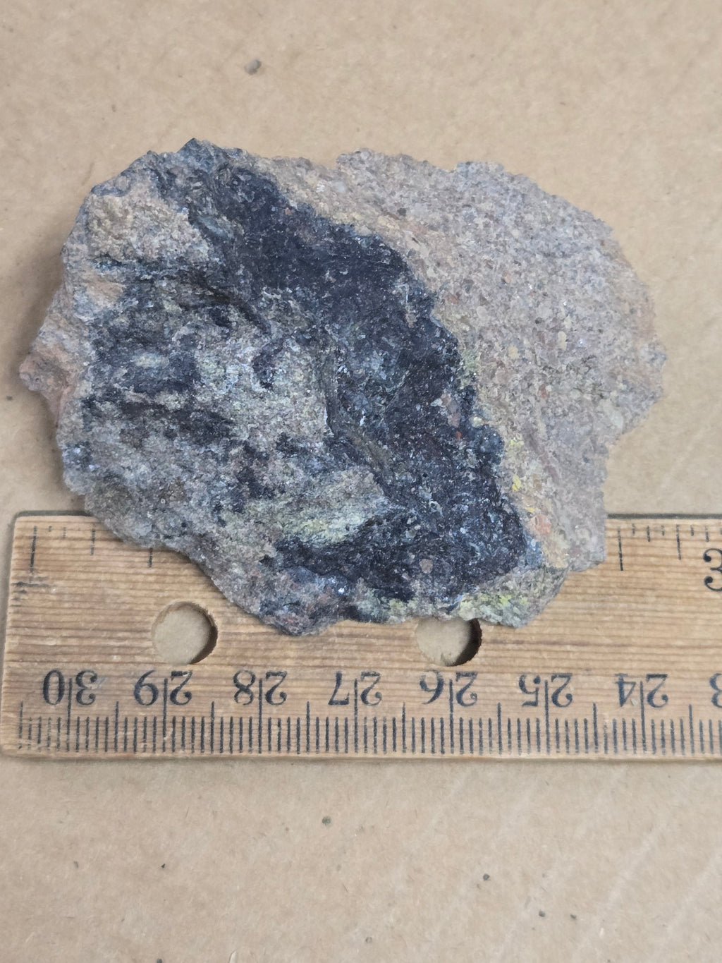 Uraninite specimen