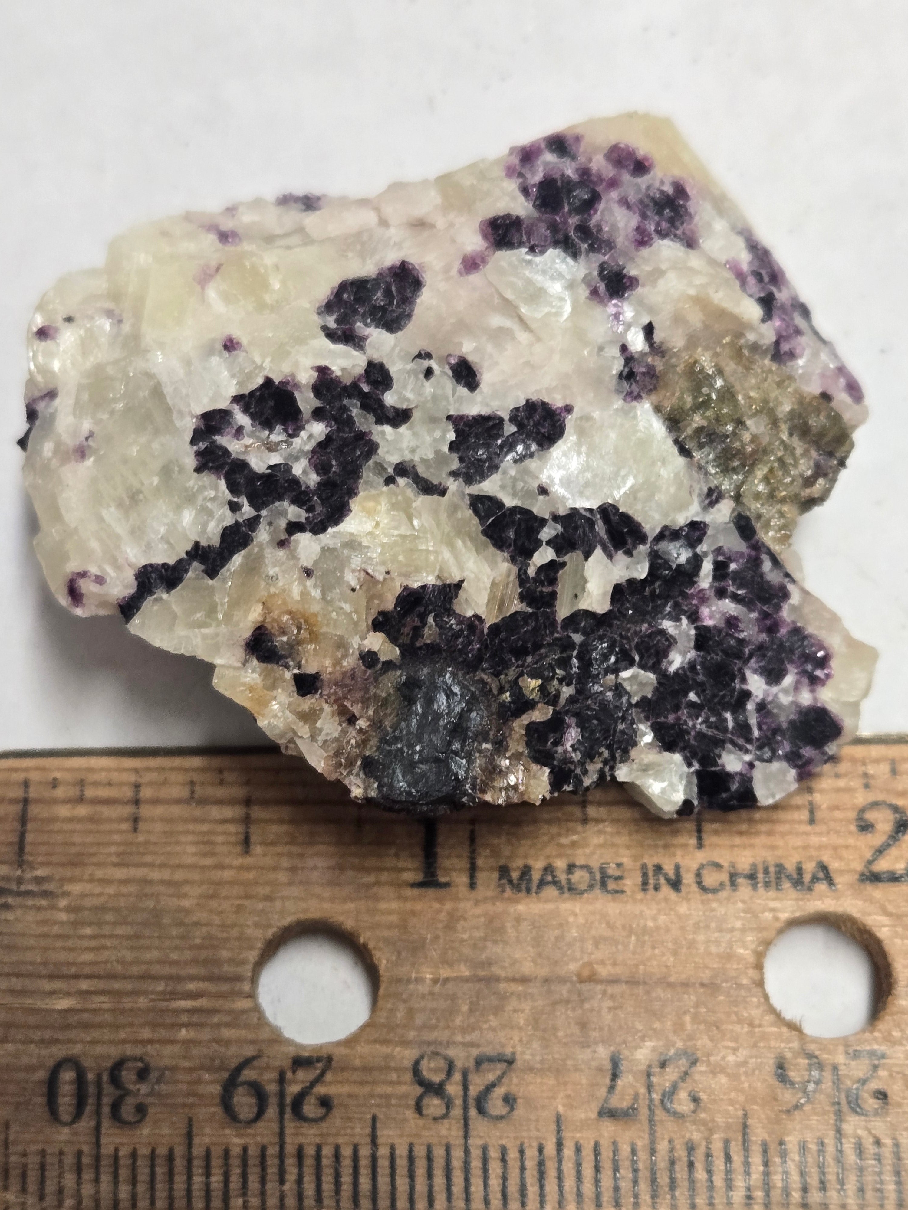 Uraninite with fluorite