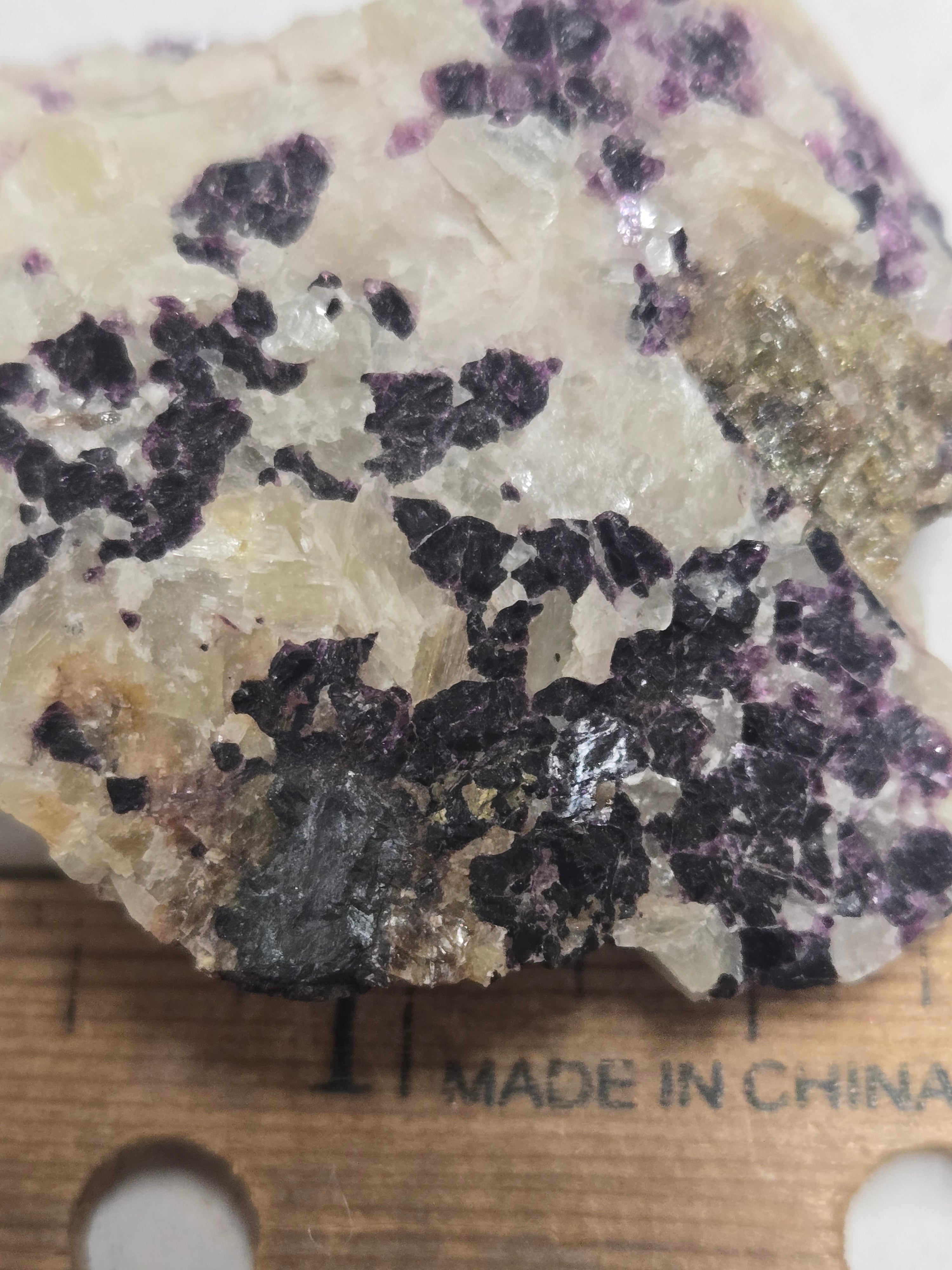 Uraninite with fluorite