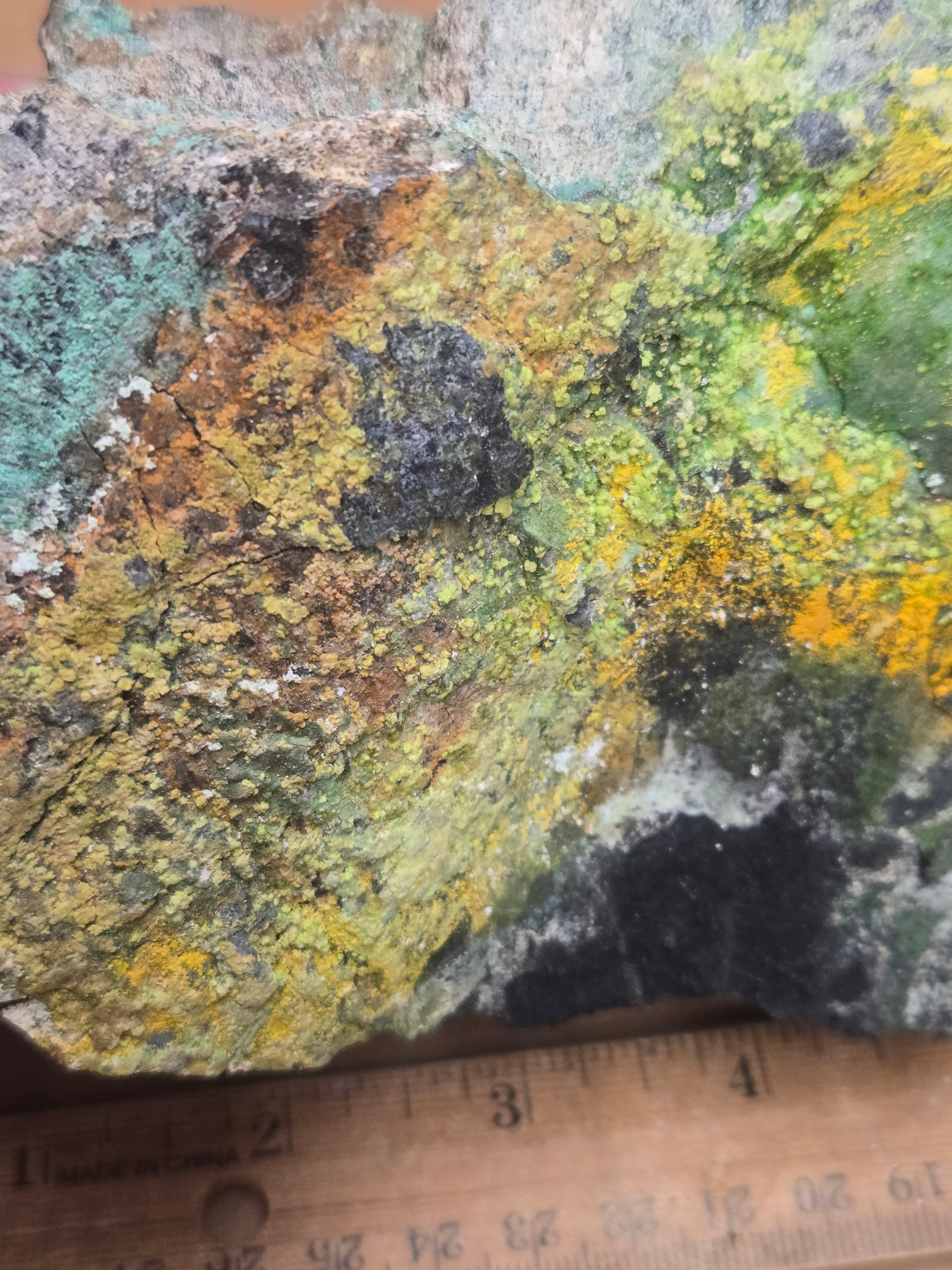 Uranophane with uraninite
