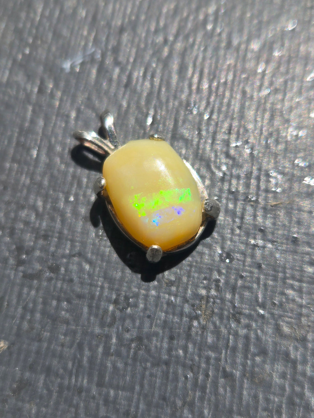 Welo Opal pendant