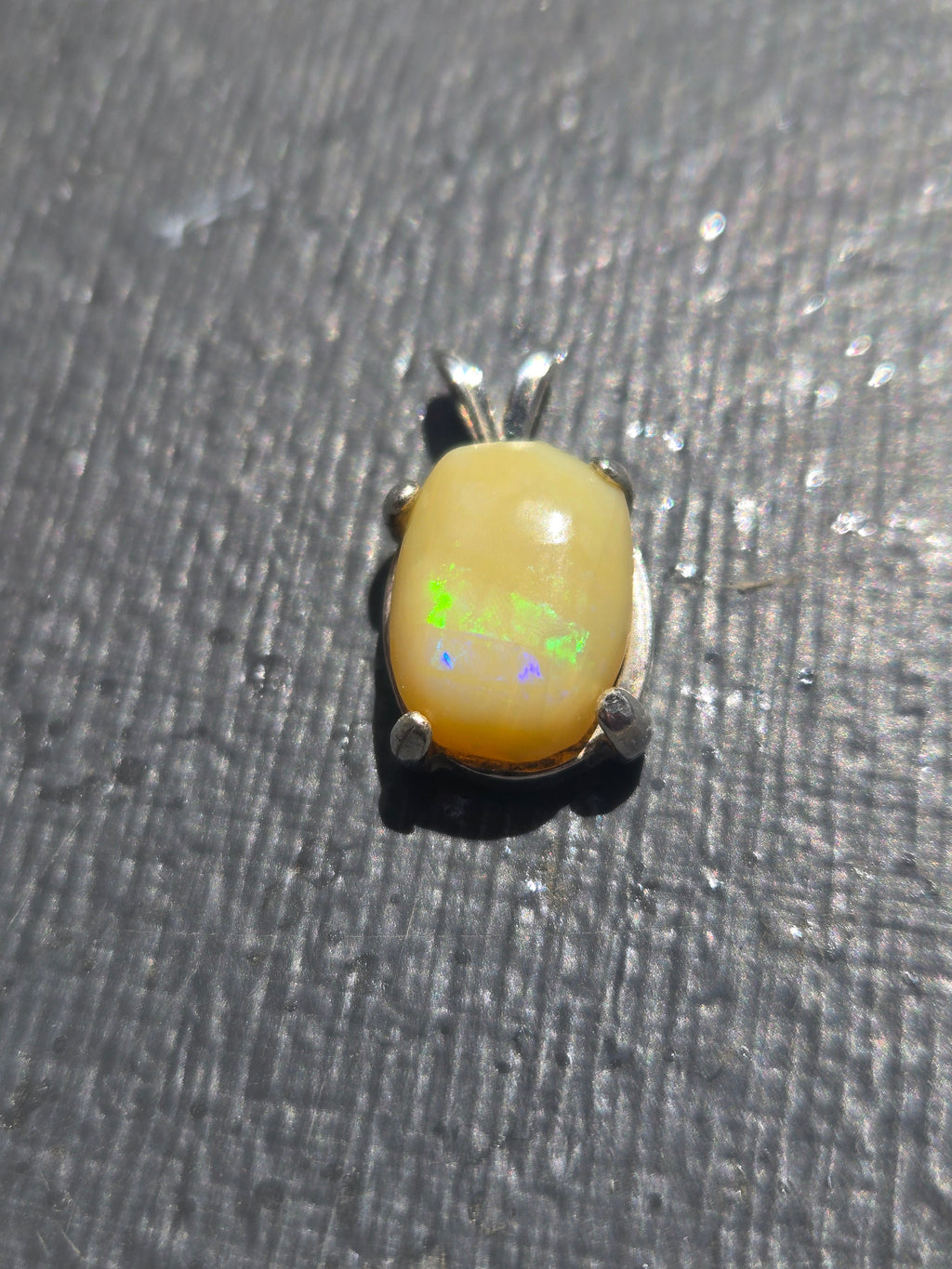 Welo Opal pendant