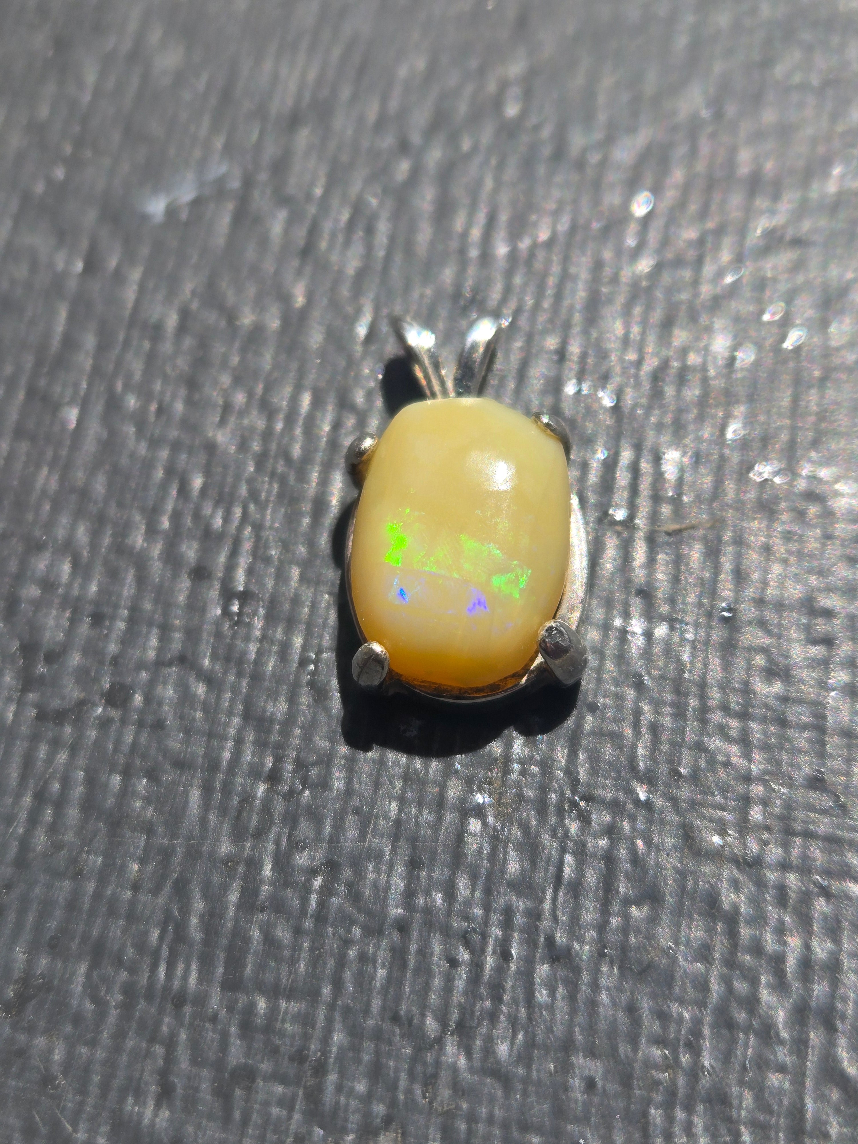 Welo Opal pendant