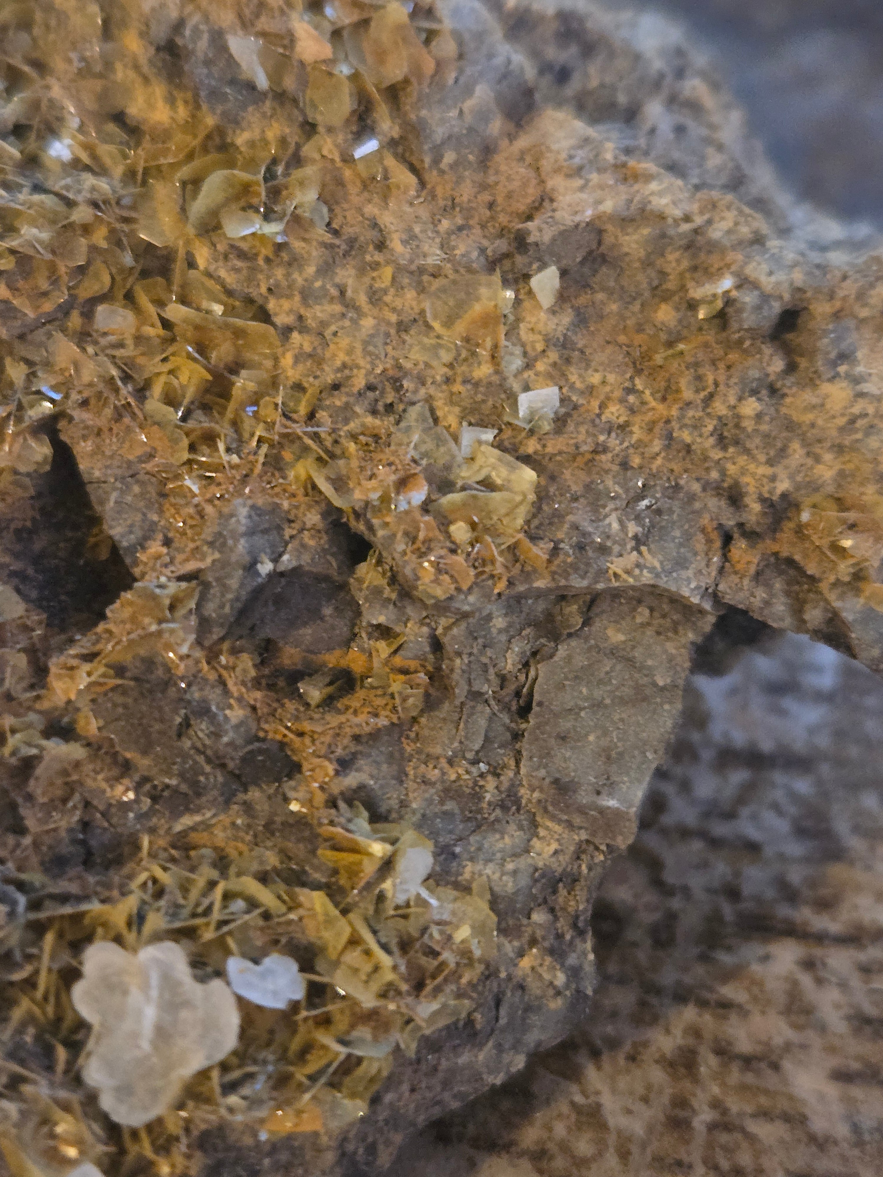 Wulfenite calcite