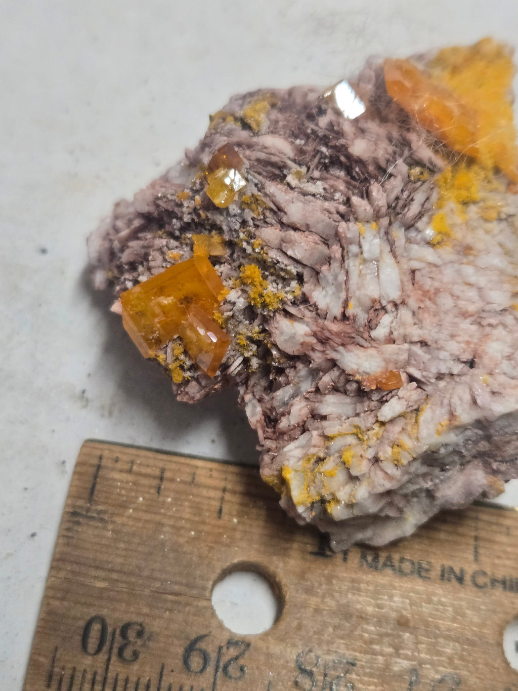 Wulfenite mimetite on barite
