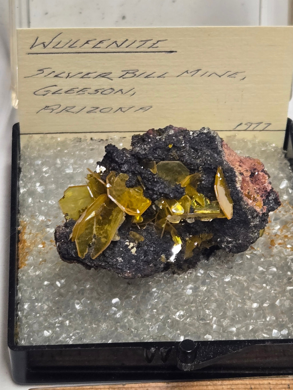 Wulfenite specimen