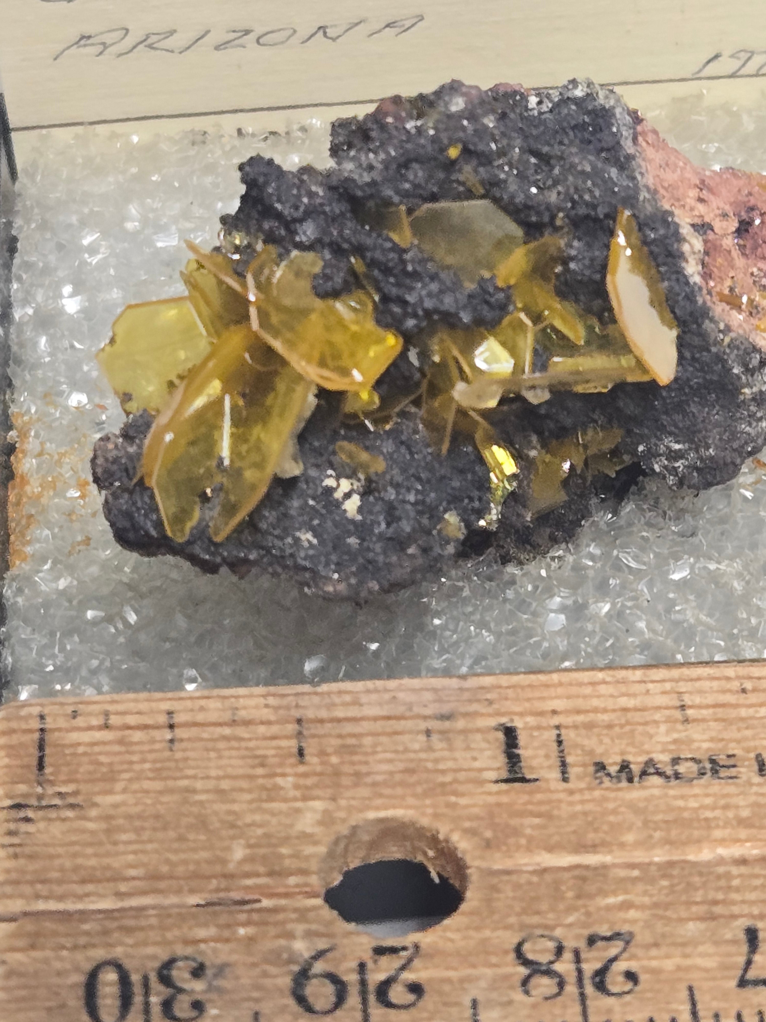 Wulfenite specimen
