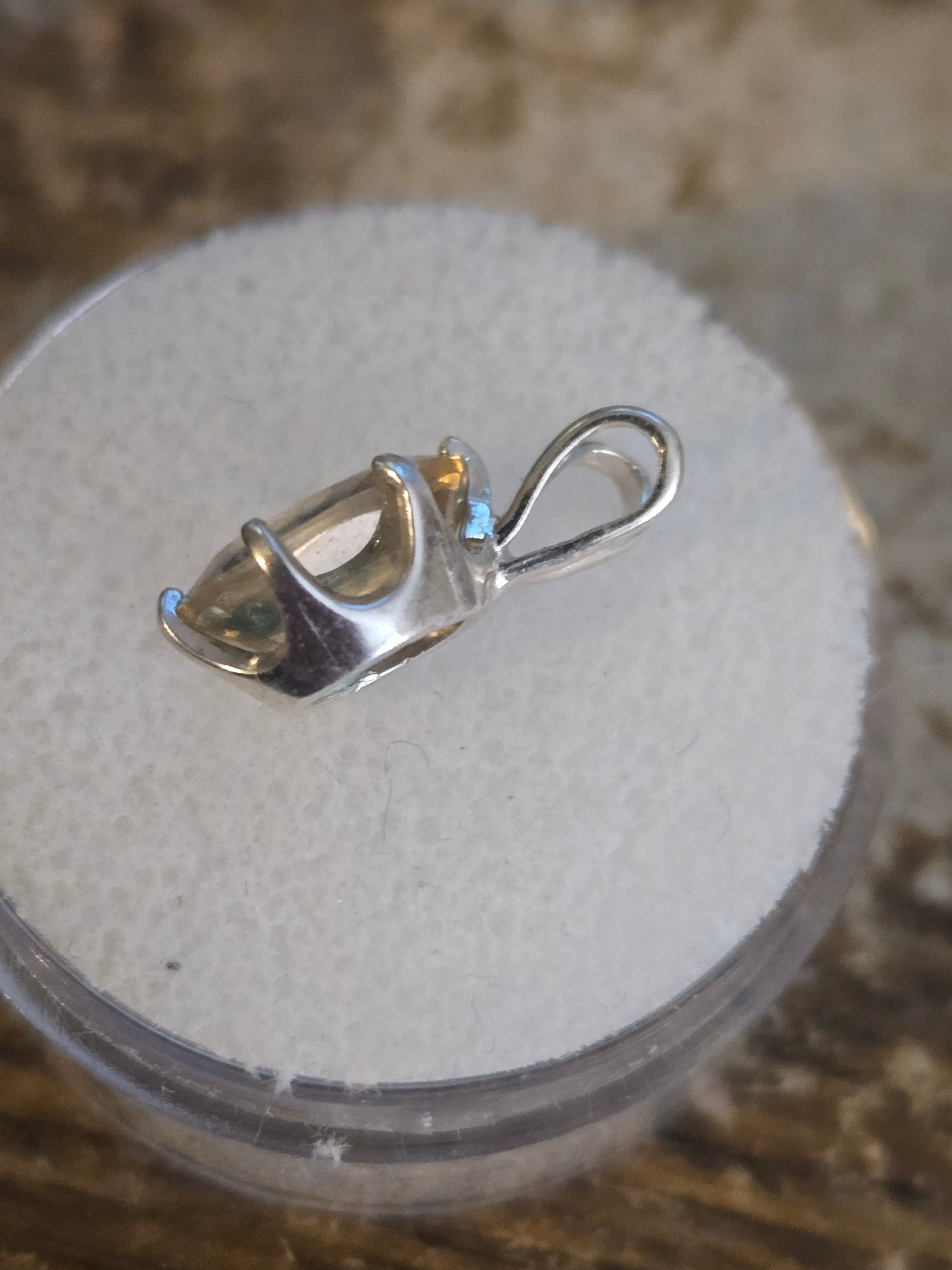 Yellow sapphire pendant