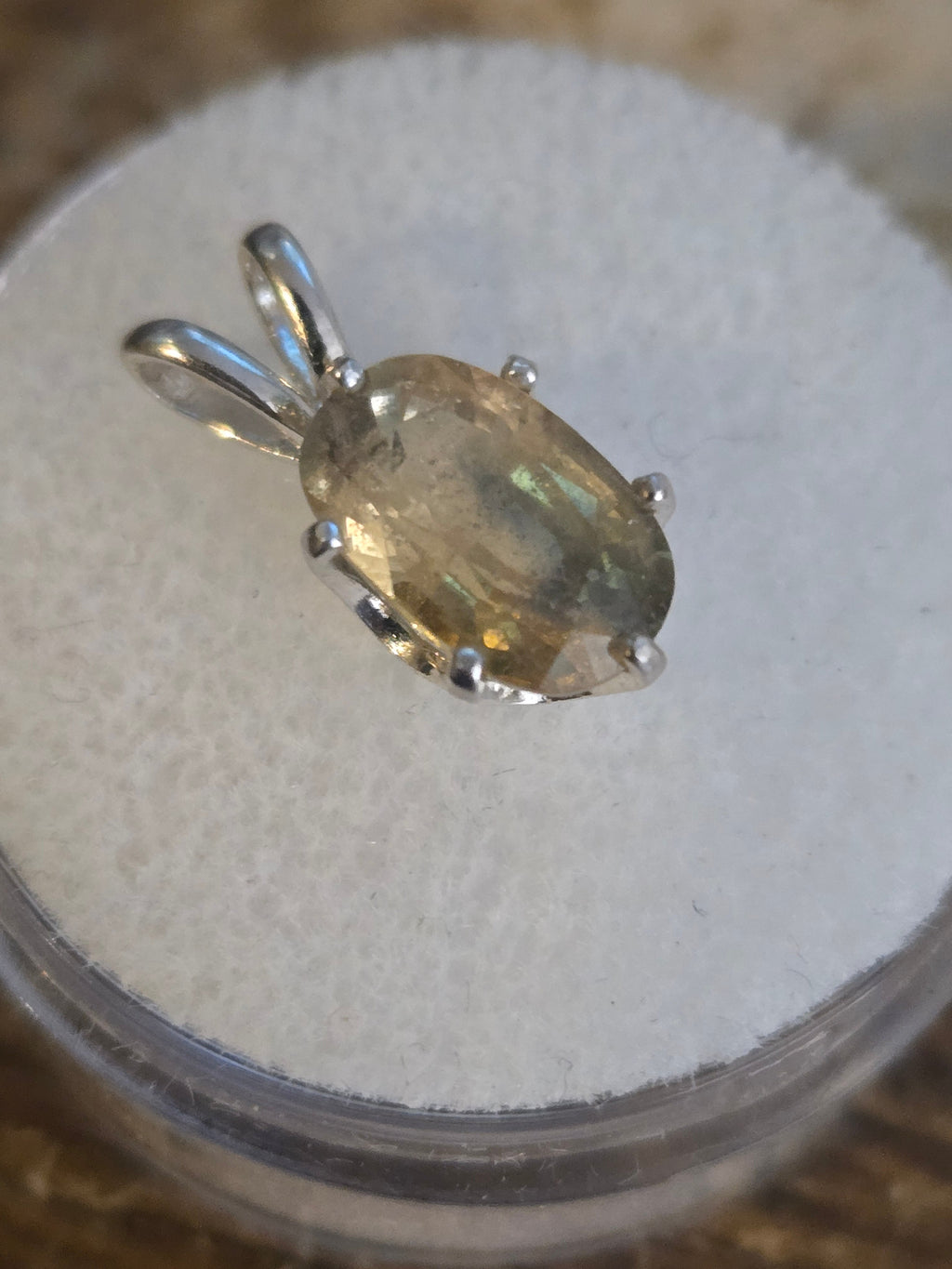 Yellow sapphire pendant