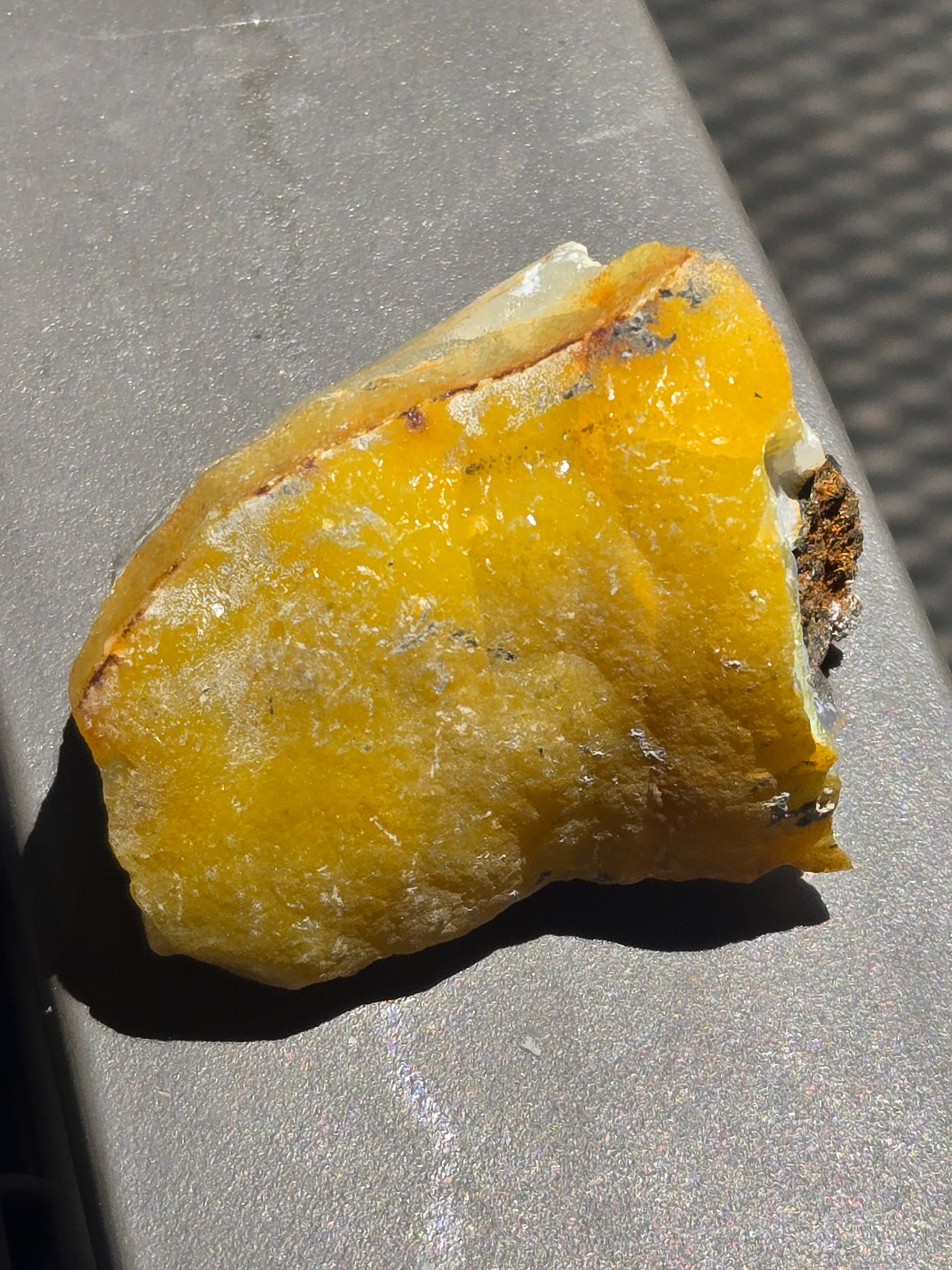 Yellow smithsonite (cadmium)