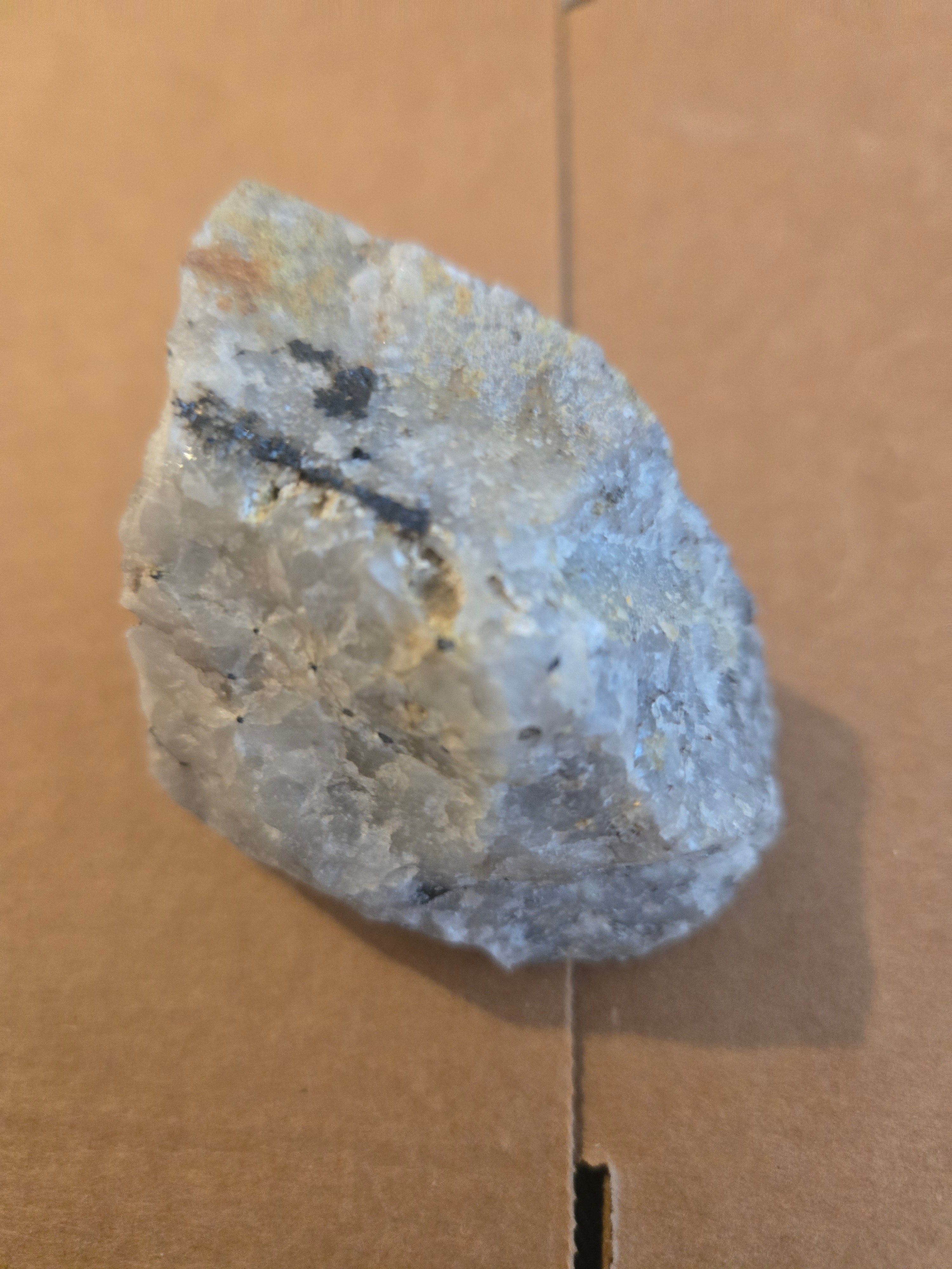 Zavaritskite with preisingerite