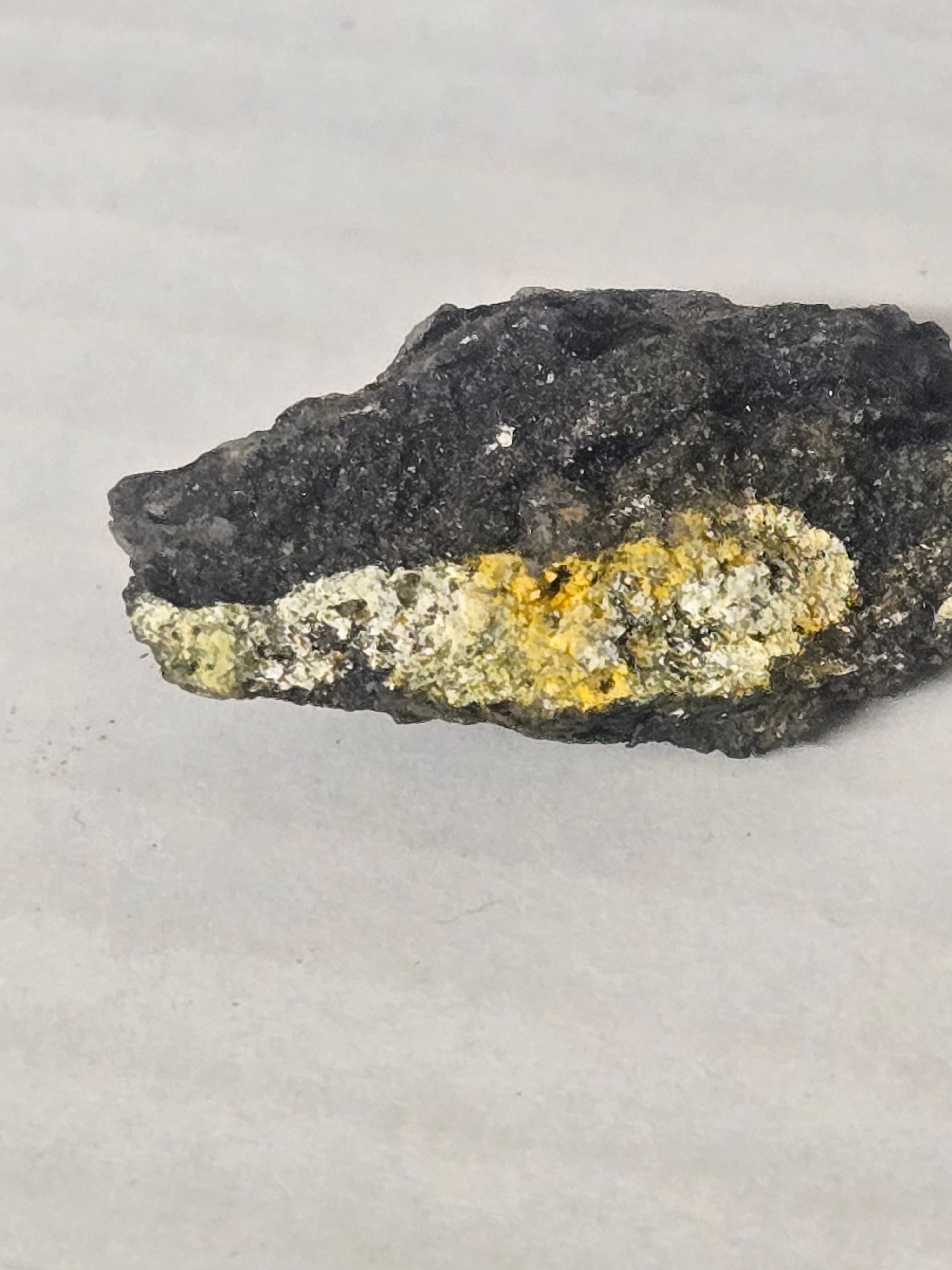 Zippeite with pascoite