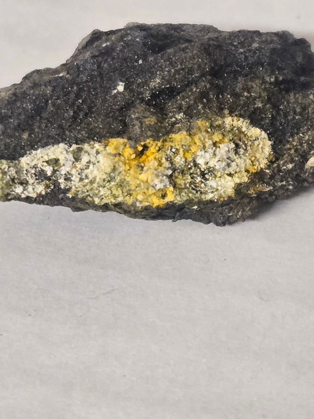 Zippeite with pascoite